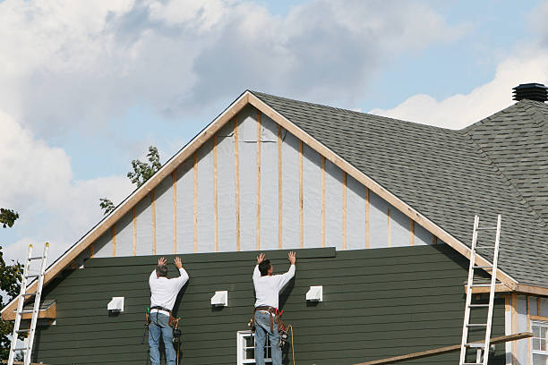 Professional Siding technician working in Hamilton, VA